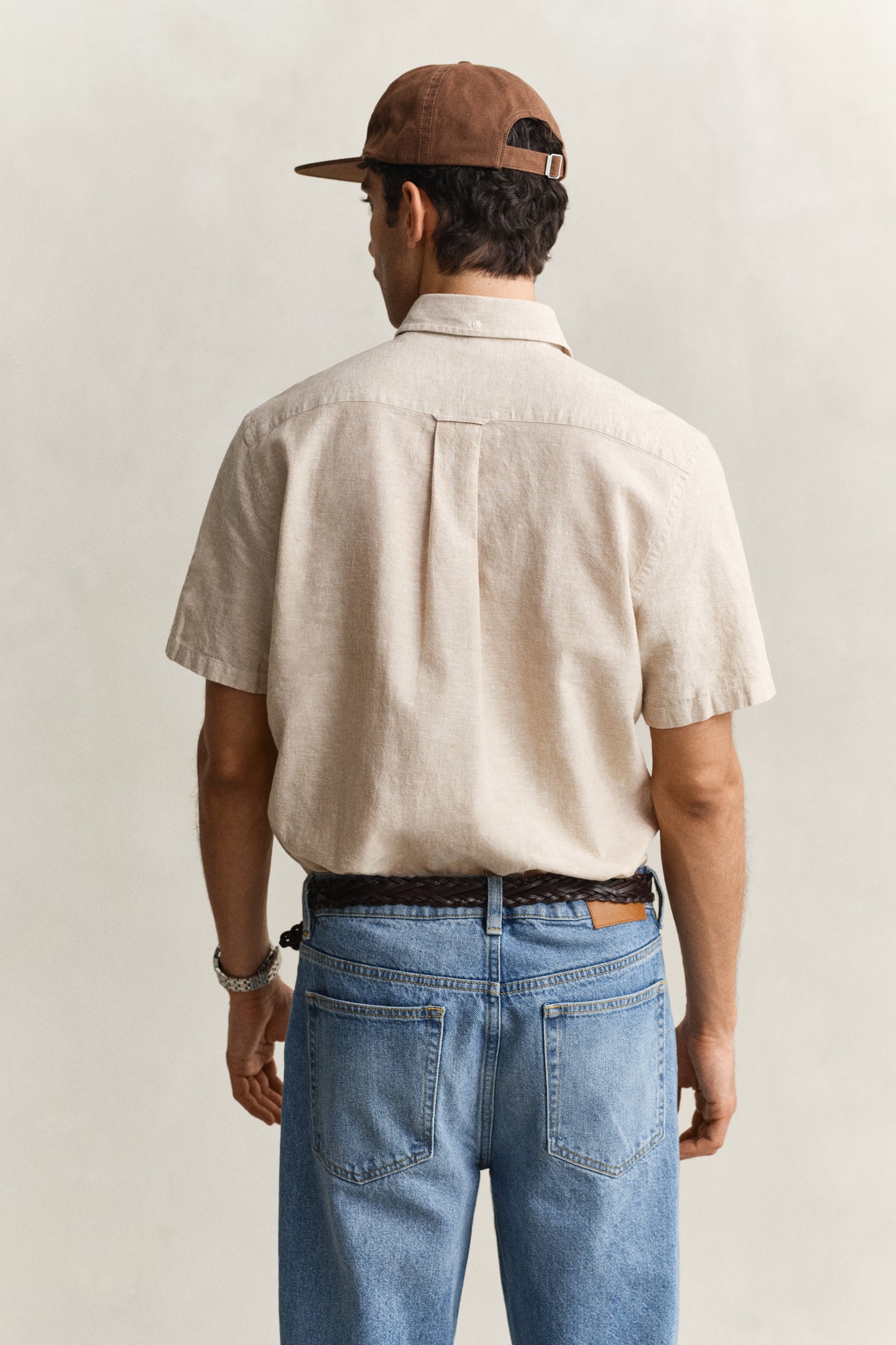 OAT BEIGE, REG COTTON LINEN SS SHIRT, BACK-VIEW BY GANT AU.