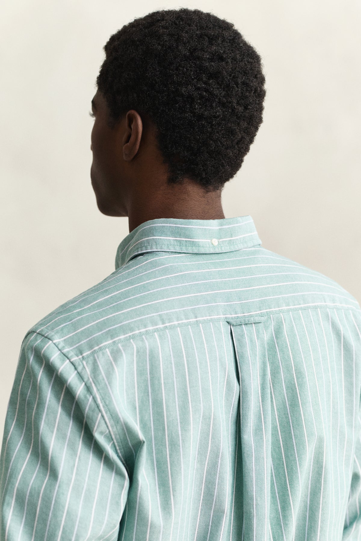 BOTANICAL HUE, REG CLASSIC OXFORD STRIPE SHIRT, CLOSE-UP BY GANT AU.
