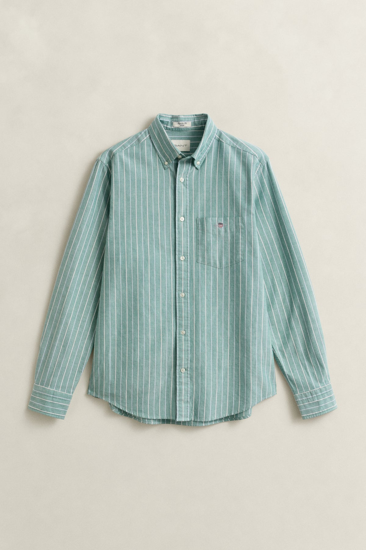BOTANICAL HUE, REG CLASSIC OXFORD STRIPE SHIRT, FLAT-LAY BY GANT AU.