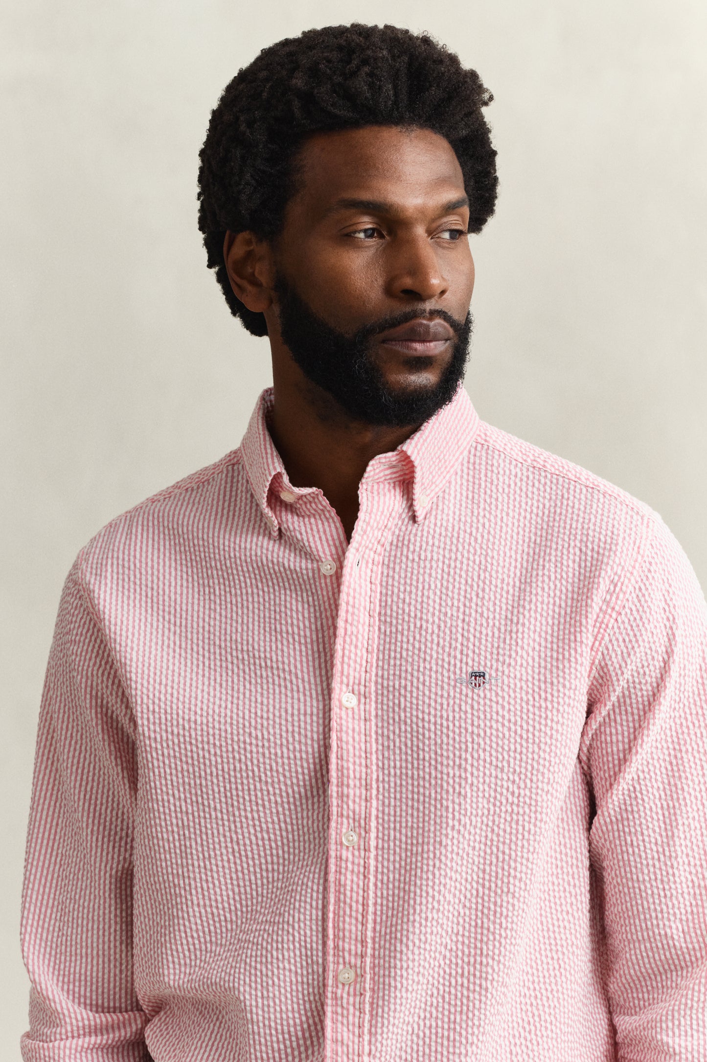 ROSE PINK, REG SEERSUCKER STRIPE SHIRT, CLOSE-UP BY GANT AU.