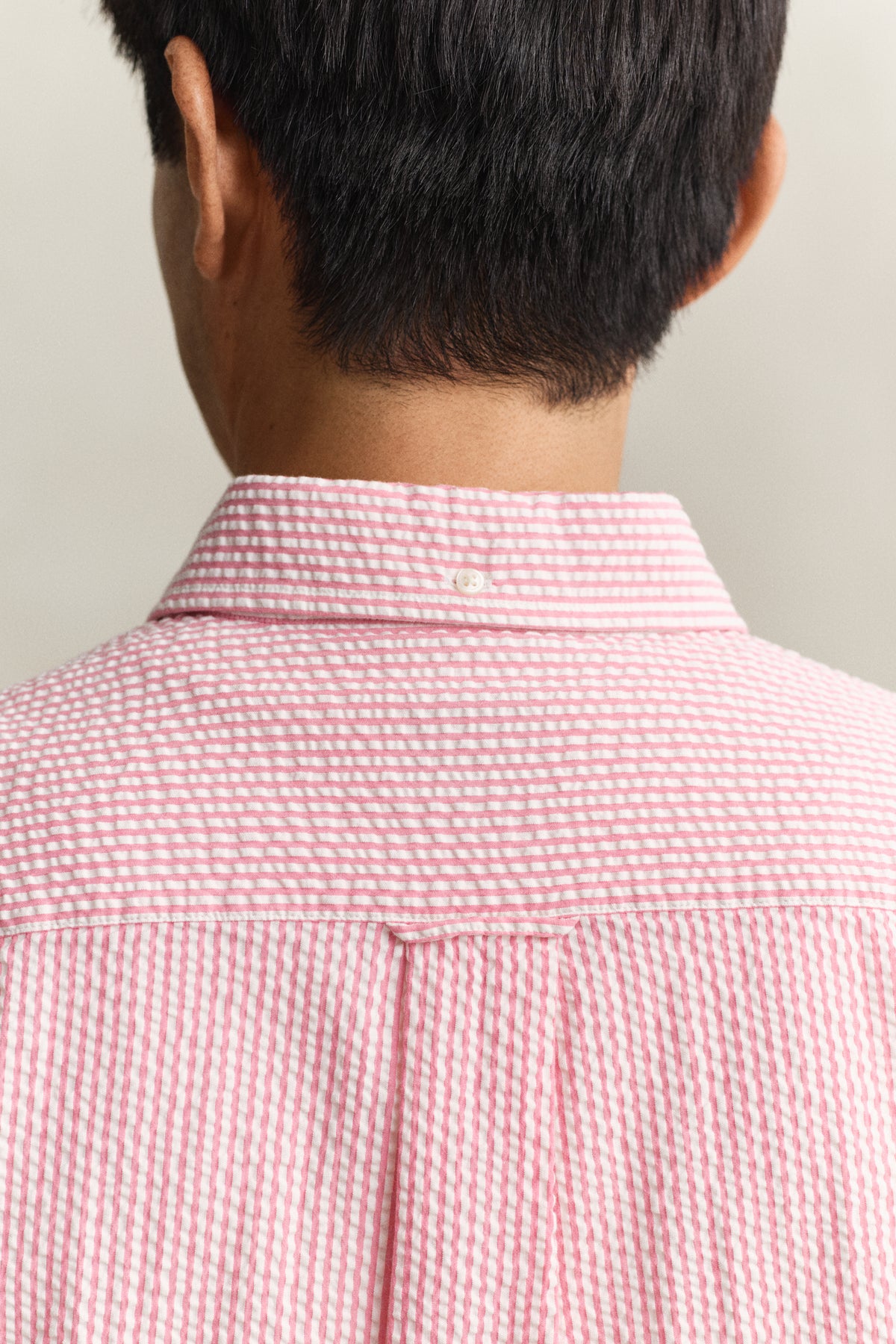 ROSE PINK, REG SEERSUCKER STRIPE SS SHIRT, CLOSE-UP BY GANT AU.
