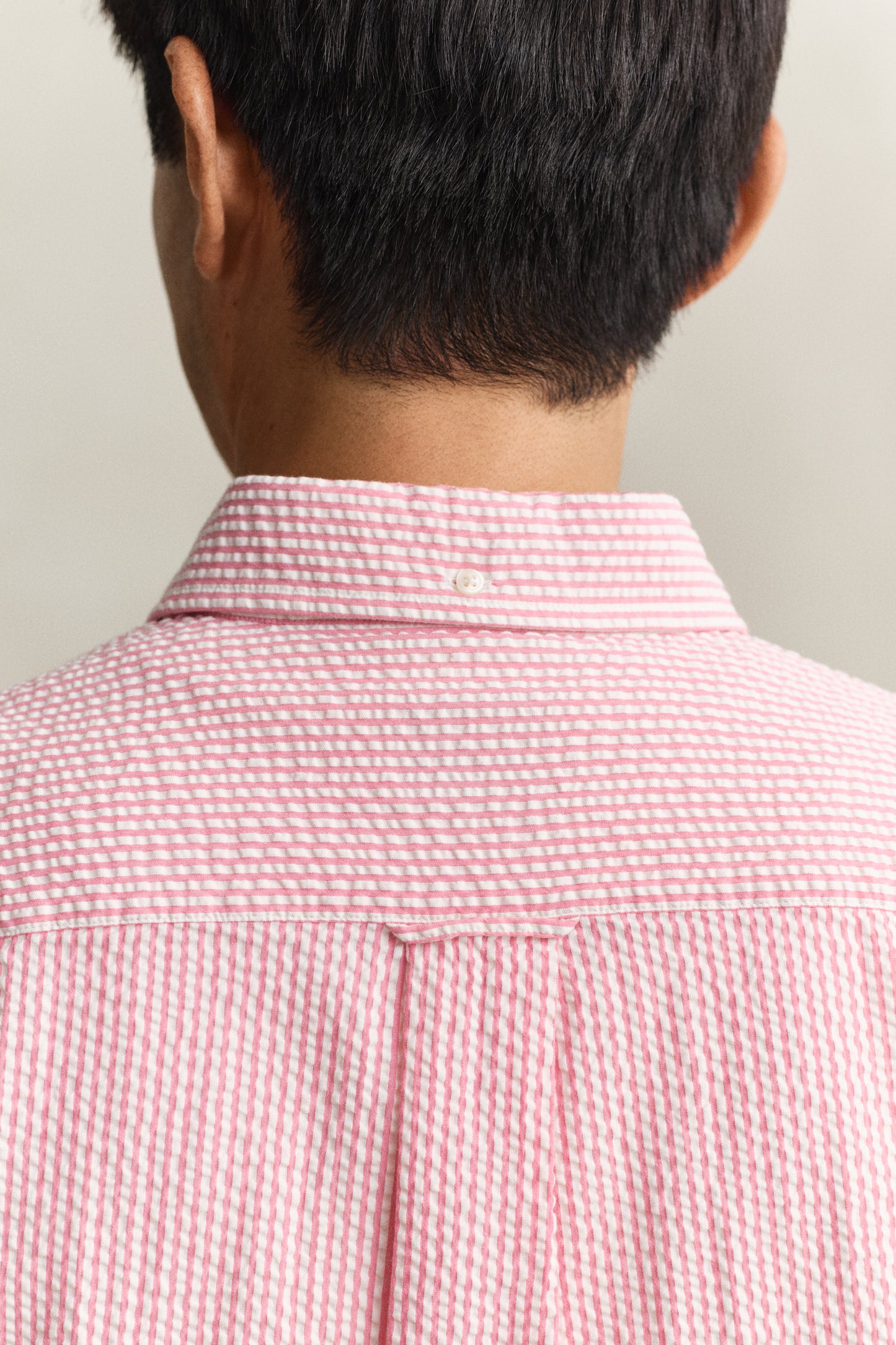ROSE PINK, REG SEERSUCKER STRIPE SS SHIRT, CLOSE-UP BY GANT AU.