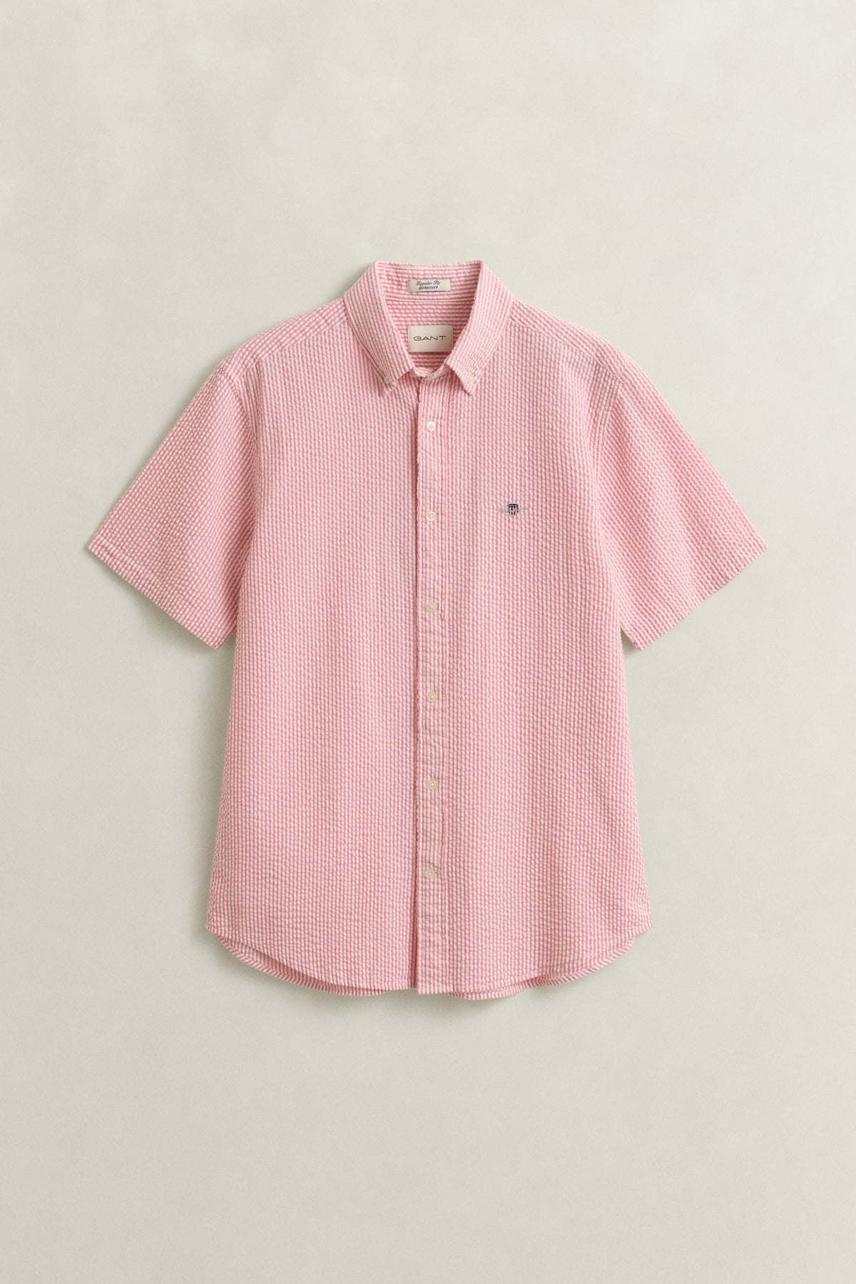ROSE PINK, REG SEERSUCKER STRIPE SS SHIRT, FLAT-LAY BY GANT AU.