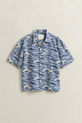 VINTAGE BLUE, REL AOP CAMP COLLAR SS SHIRT, FLAT-LAY BY GANT AU.
