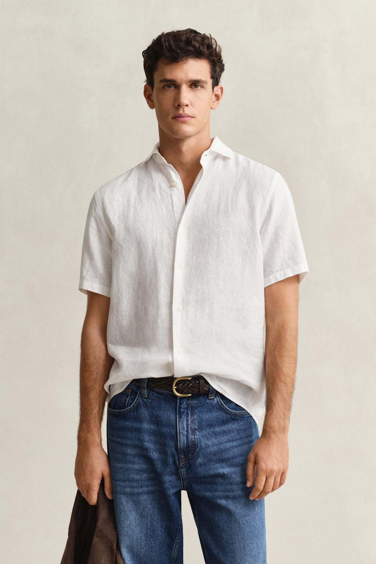 WHITE, REG LINEN SS SHIRT, FRONT-VIEW BY GANT AU.