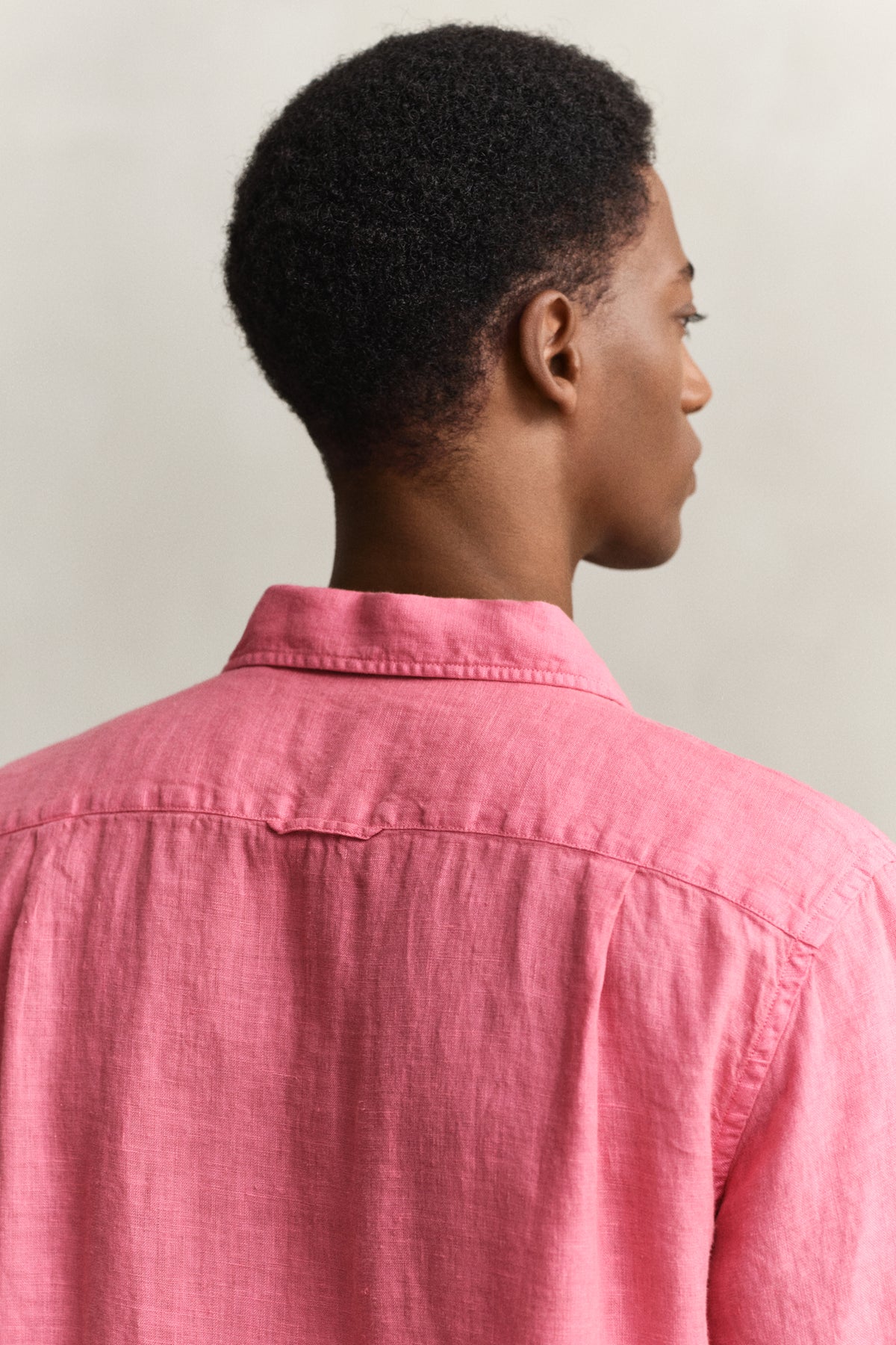 ROSE PINK, REG GMNT DYED LINEN SS CAMP SHIRT, CLOSE-UP BY GANT AU.