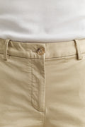 OAT BEIGE, CHINO SHORTS, CLOSE-UP BY GANT AU.