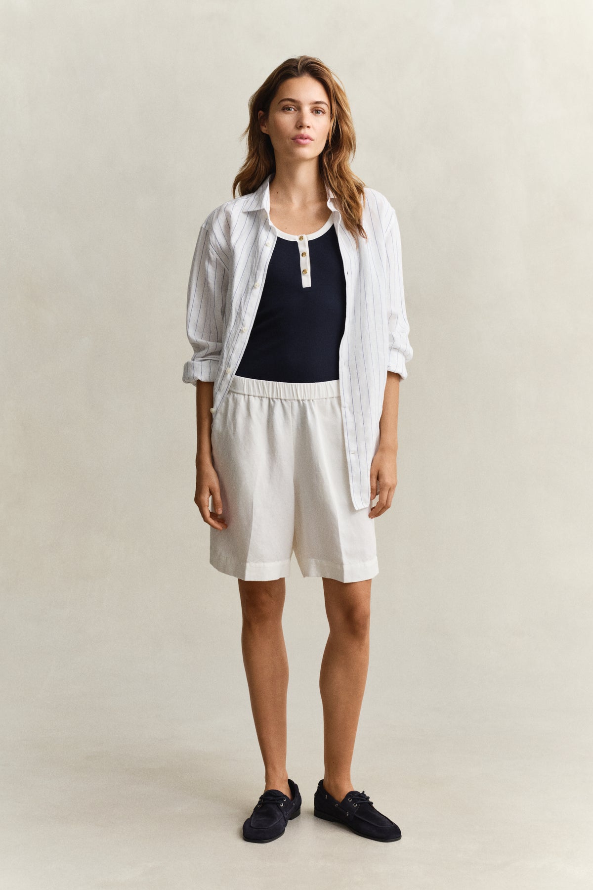 EGGSHELL, LINEN BLEND PULL ON SHORTS BY GANT AU.