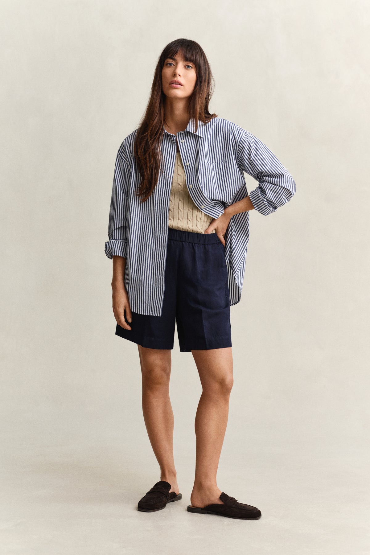 EVENING BLUE, LINEN BLEND PULL ON SHORTS BY GANT AU.