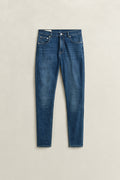 MID BLUE WORN IN, SKINNY STRETCH JEANS, FLAT-LAY BY GANT AU.