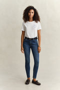 MID BLUE WORN IN, SKINNY STRETCH JEANS, FRONT-VIEW BY GANT AU.
