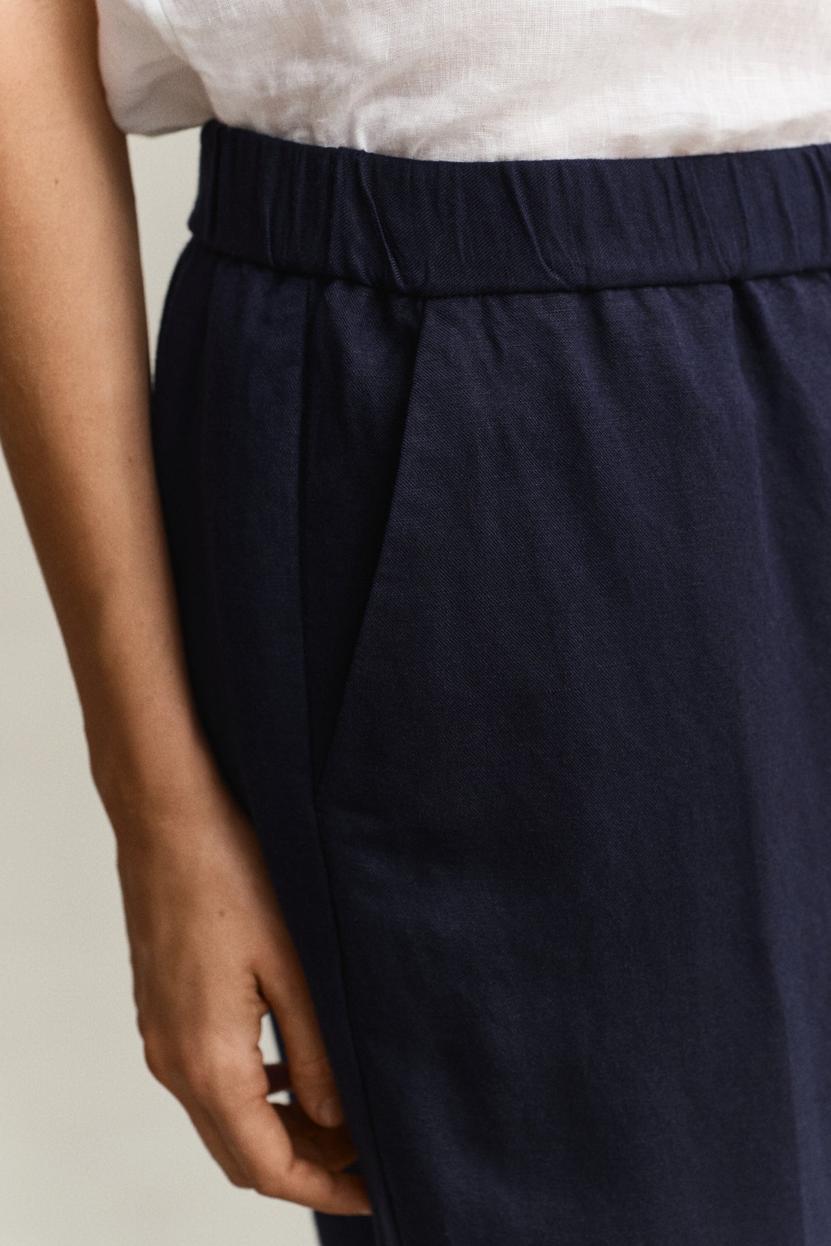MODEL WEARING LINEN BLEND PULL ON PANTS