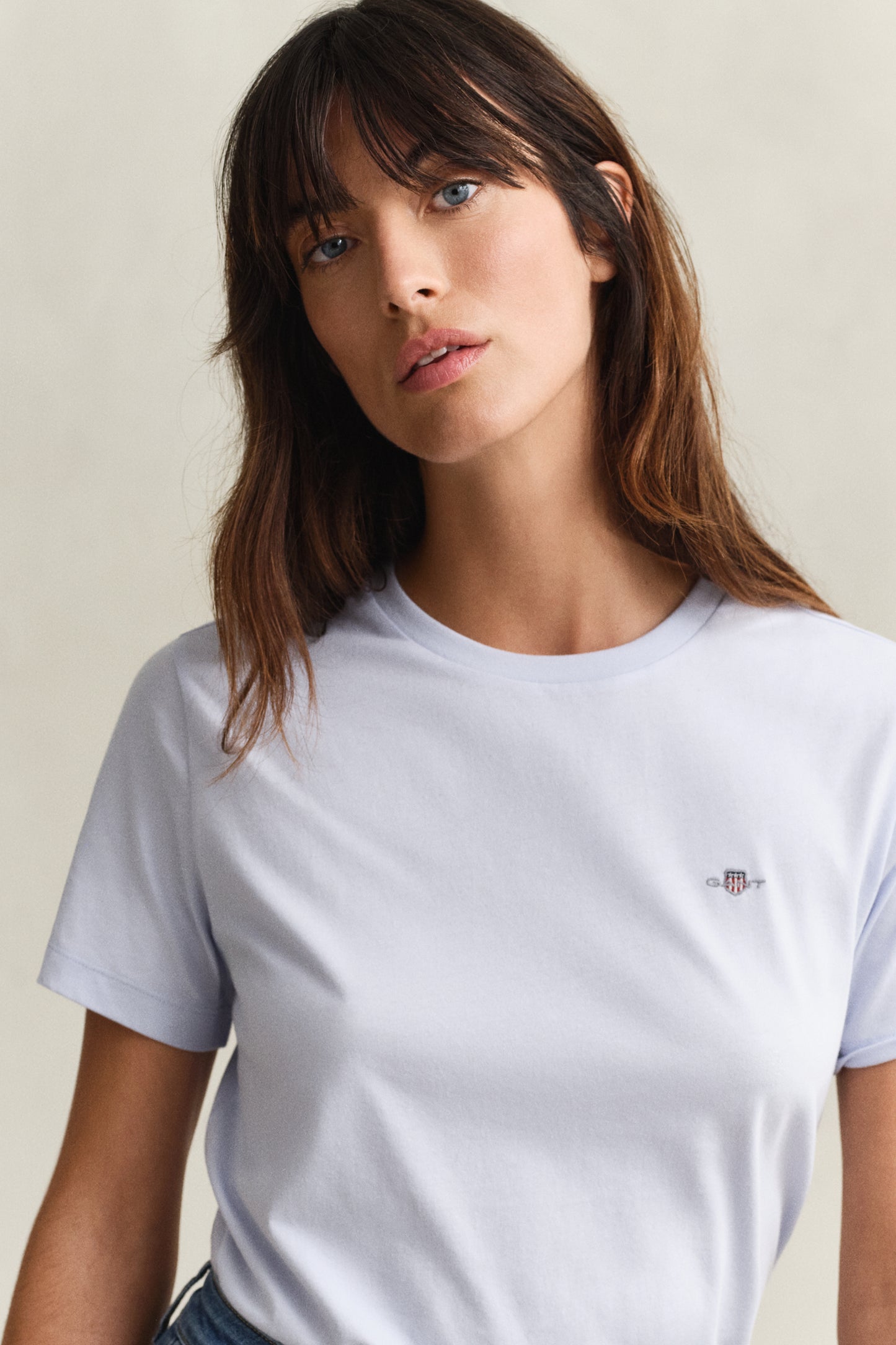 LIGHT BLUE, REG SHIELD SS T-SHIRT, CLOSE-UP BY GANT AU.