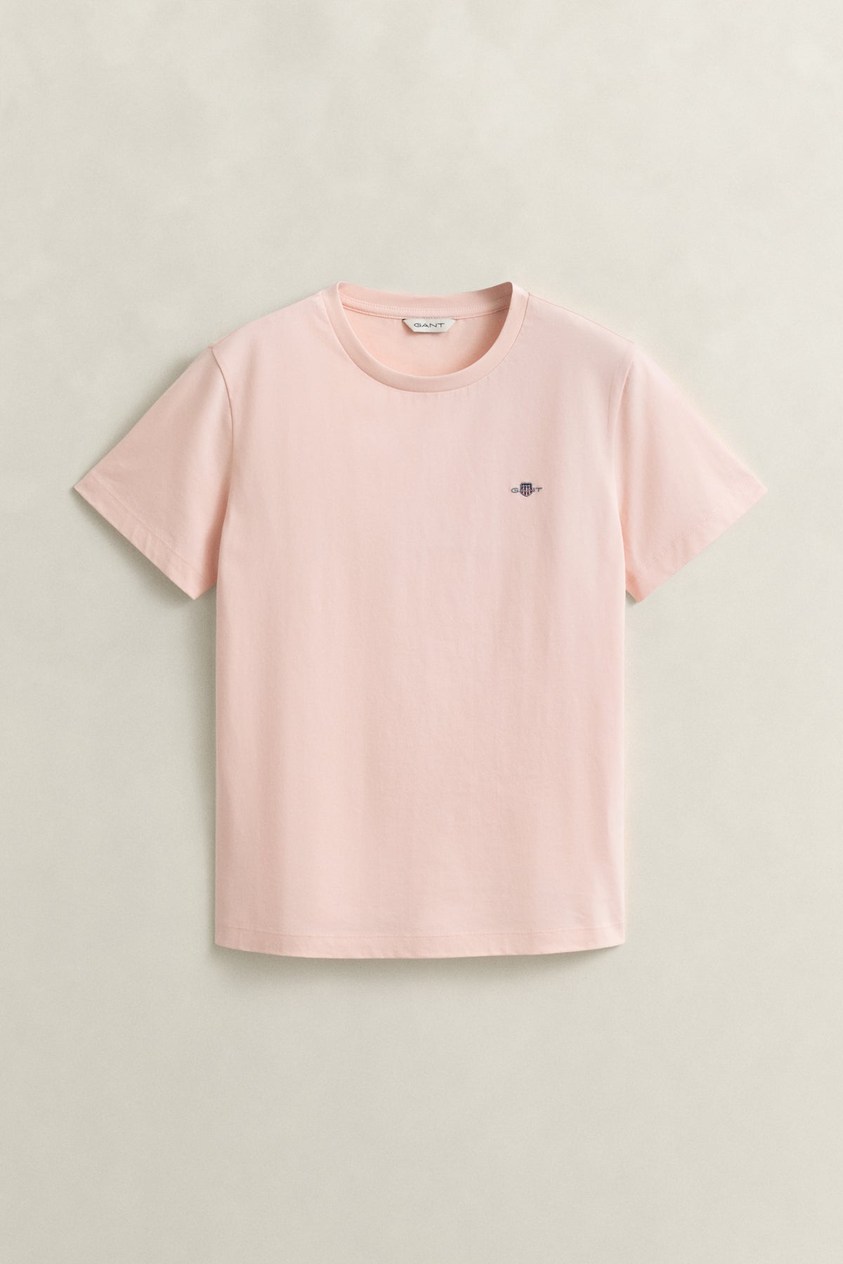APRICOT PINK, REG SHIELD SS T-SHIRT, FRONT-VIEW BY GANT AU.