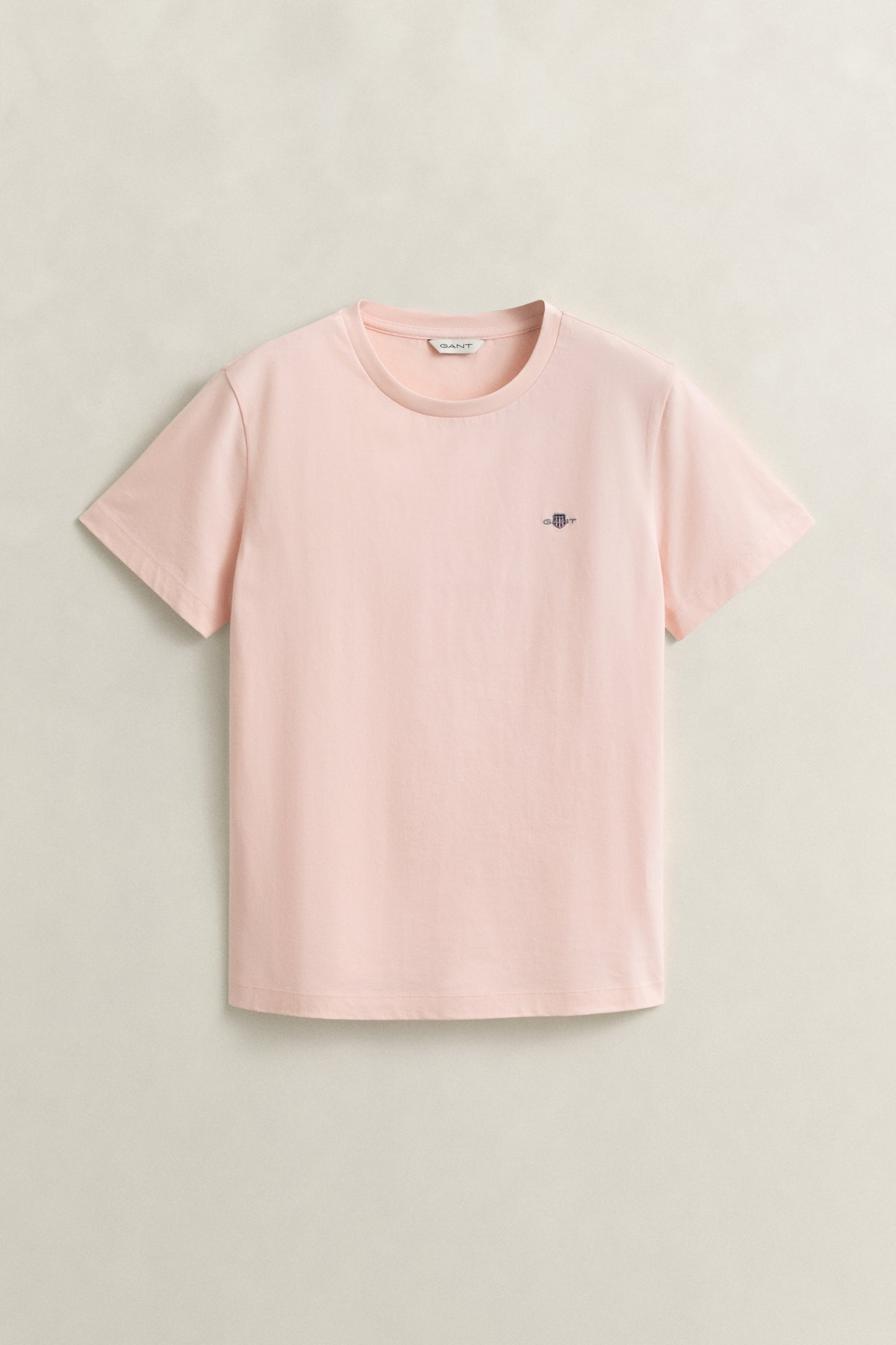 APRICOT PINK, REG SHIELD SS T-SHIRT, FRONT-VIEW BY GANT AU.