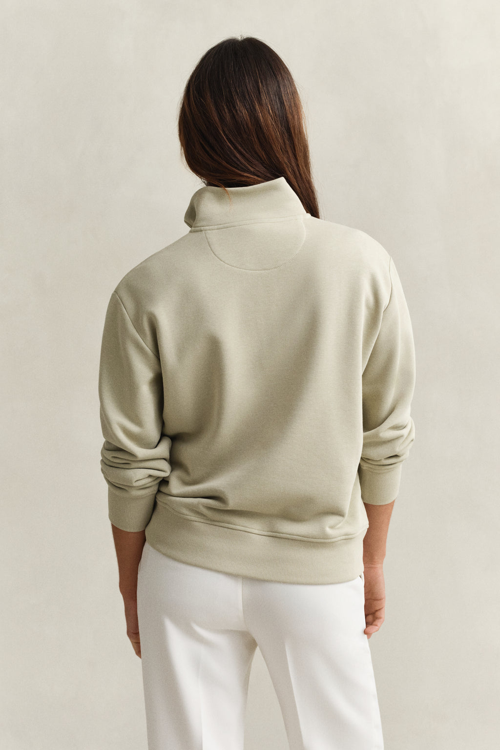 COUNTRY BEIGE, SHIELD HALF-ZIP, BACK-VIEW BY GANT AU.