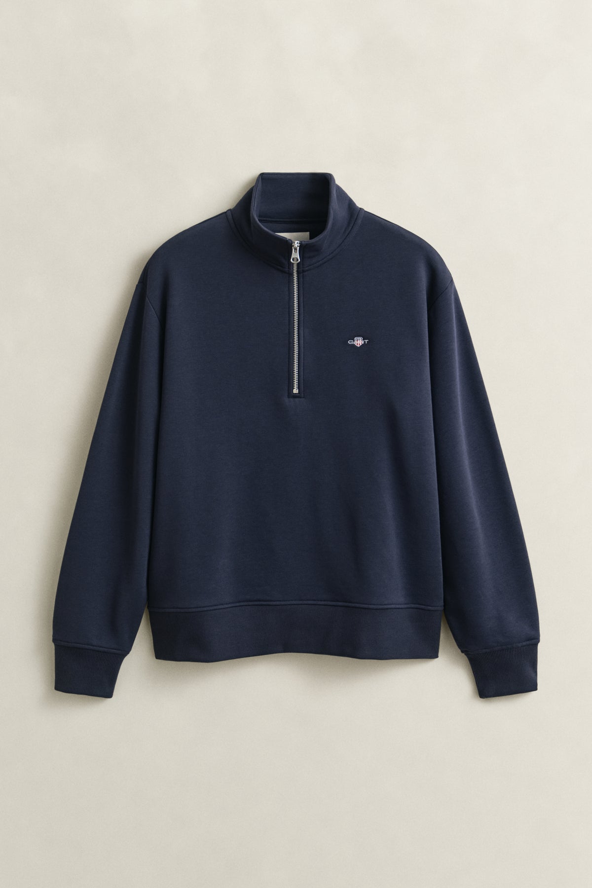 EVENING BLUE, SHIELD HALF-ZIP, FLAT-LAY BY GANT AU.