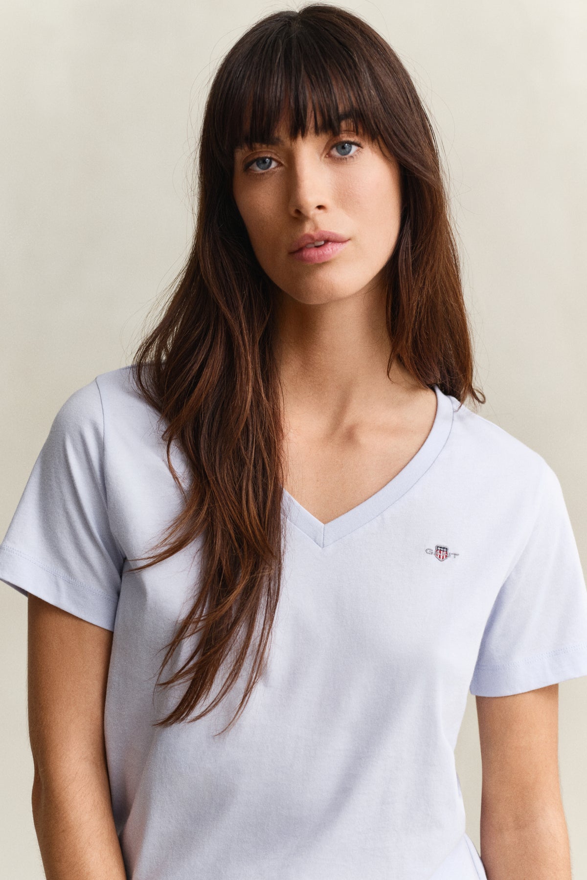 LIGHT BLUE, REG SHIELD SS V-NECK T-SHIRT, CLOSE-UP BY GANT AU.