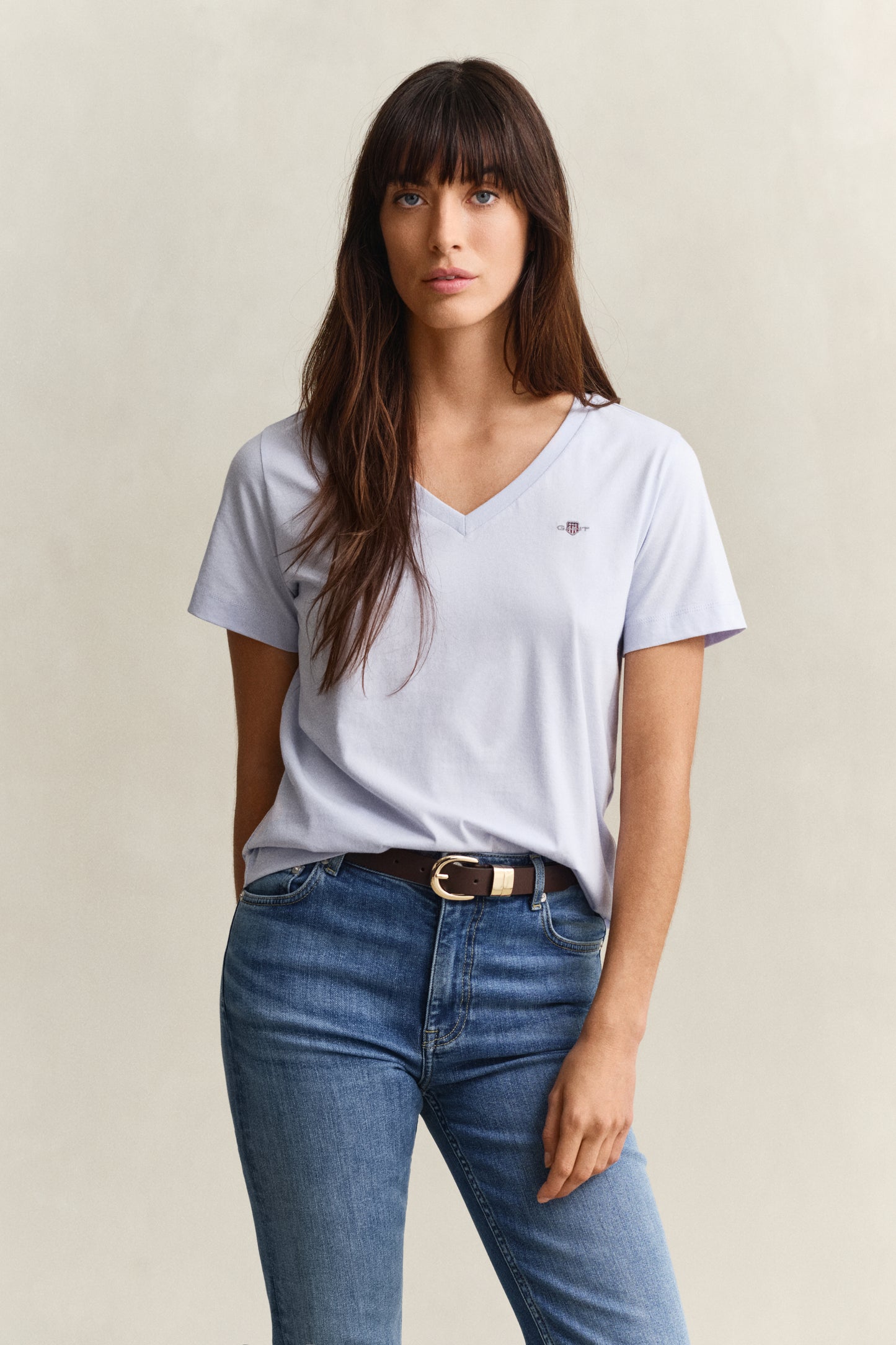 LIGHT BLUE, REG SHIELD SS V-NECK T-SHIRT, FRONT-VIEW BY GANT AU.