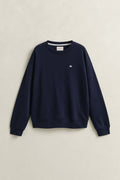 EVENING BLUE, SHIELD C-NECK SWEAT, FLAT-LAY BY GANT AU.