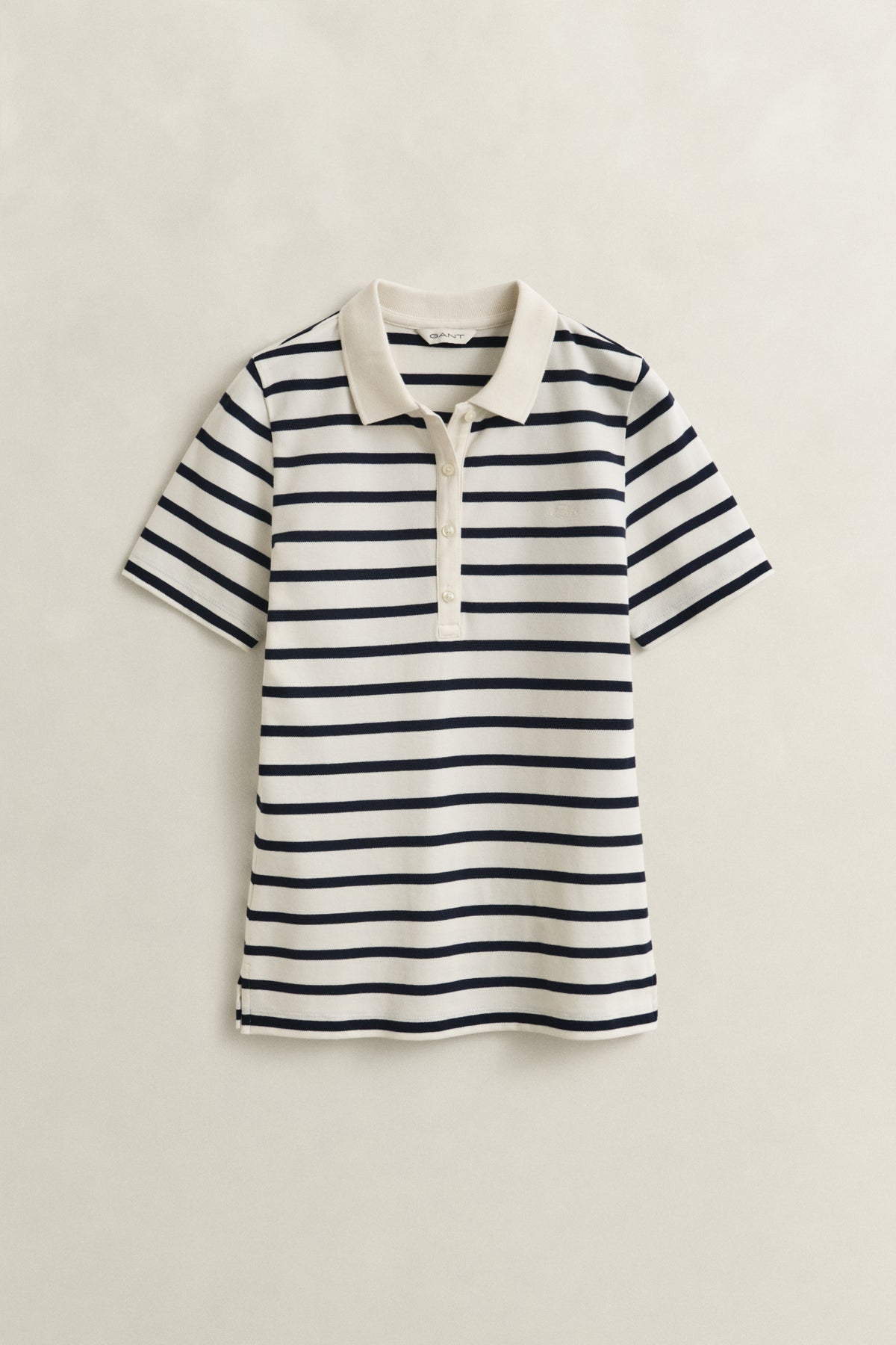 EGGSHELL, SLIM STRIPED SS PIQUE POLO, FLAT-LAY BY GANT AU.