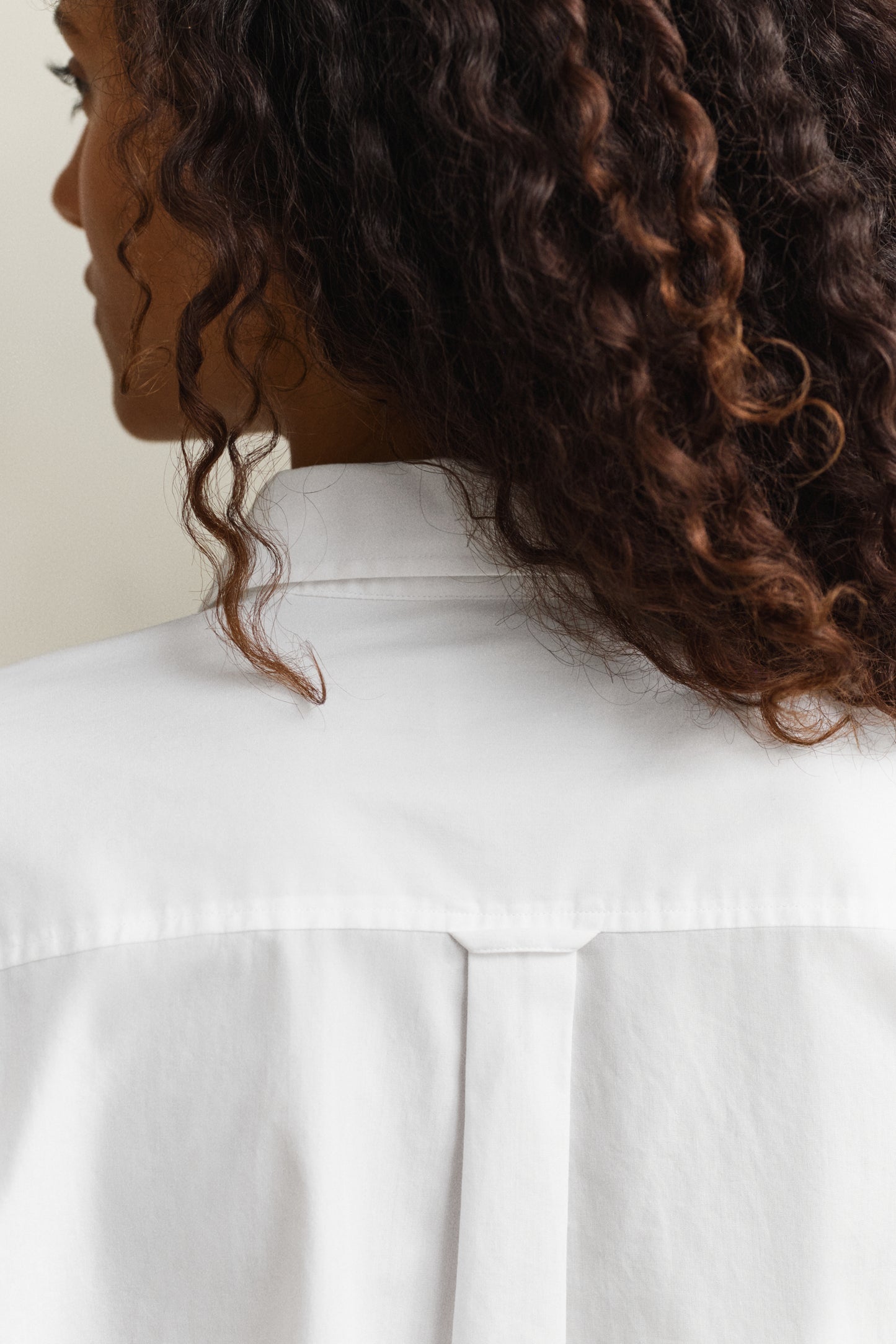 WHITE, REL CLASSIC POPLIN SHIRT, CLOSE-UP BY GANT AU.