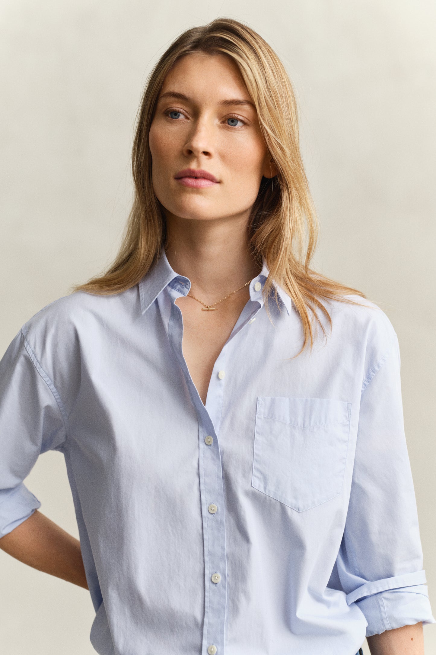 LIGHT BLUE, REL CLASSIC POPLIN SHIRT, CLOSE-UP BY GANT AU.