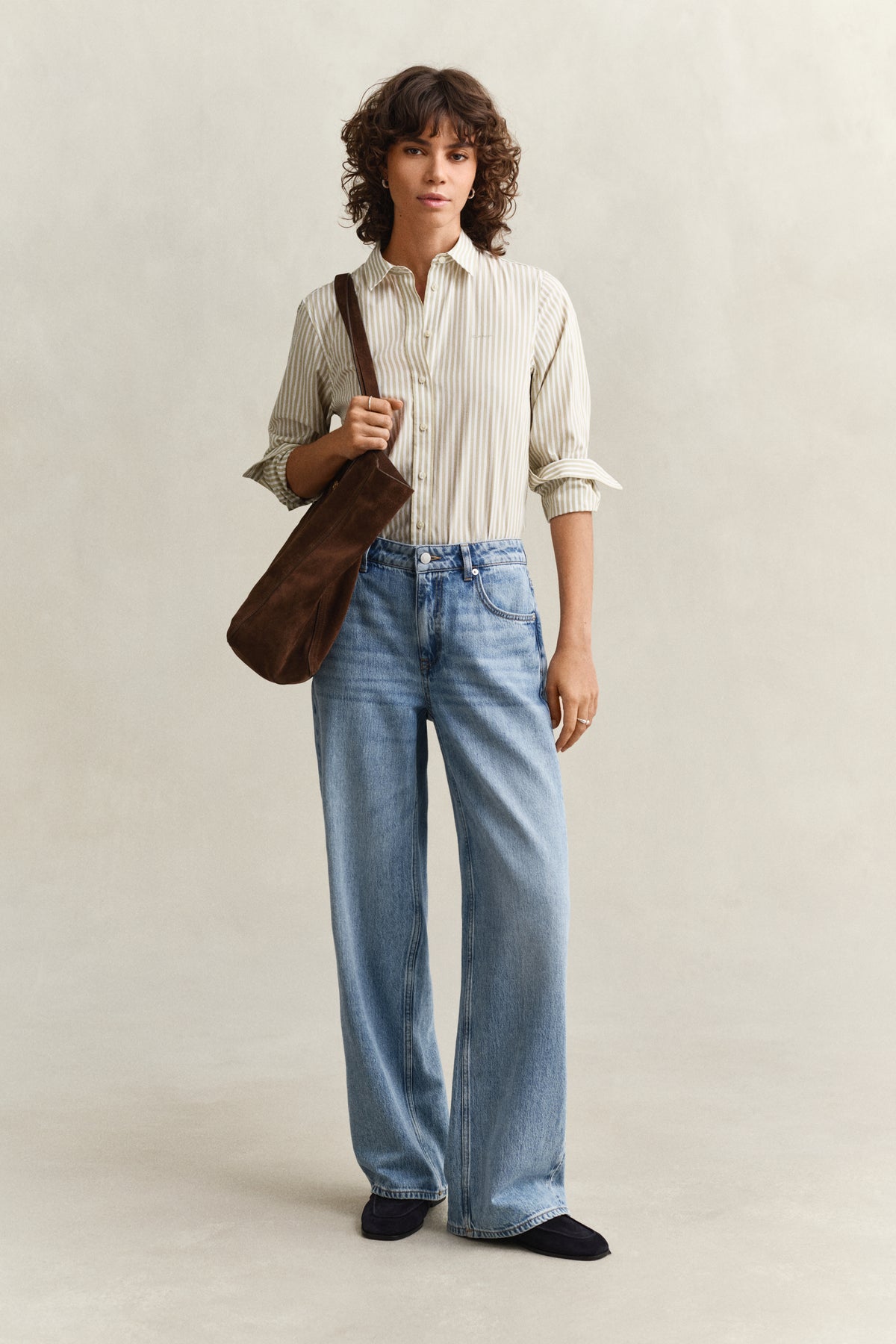 COUNTRY BEIGE, Classic Regular Poplin Shirt BY GANT AU.