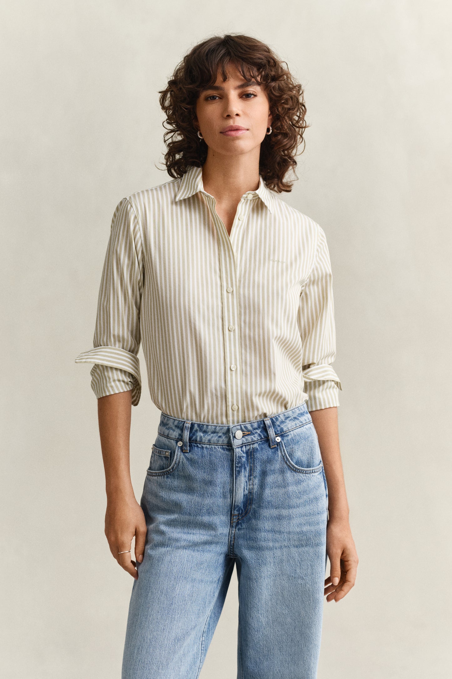 COUNTRY BEIGE, REG CLASSIC POPLIN STRIPED SHIRT, FRONT-VIEW BY GANT AU.