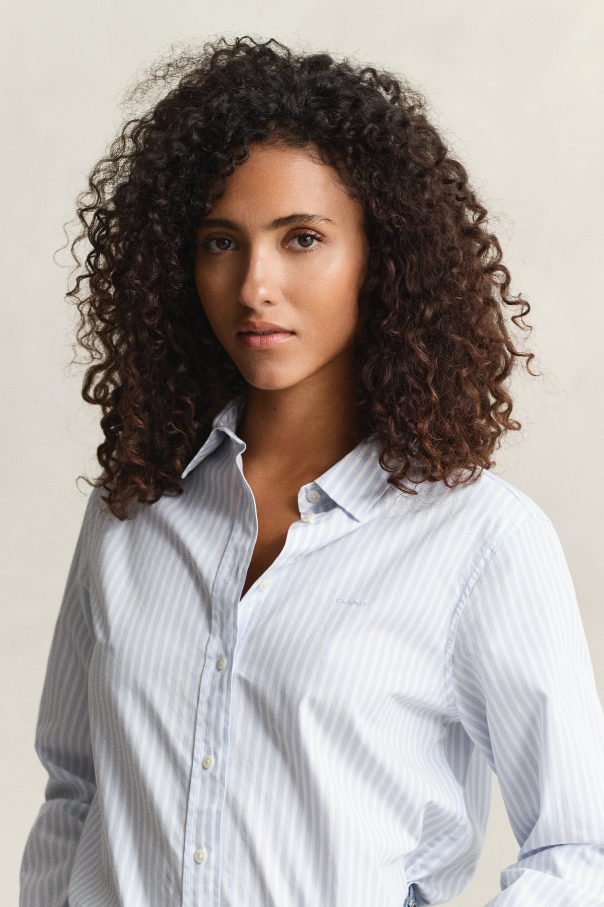 LIGHT BLUE, REG CLASSIC POPLIN STRIPED SHIRT, CLOSE-UP BY GANT AU.