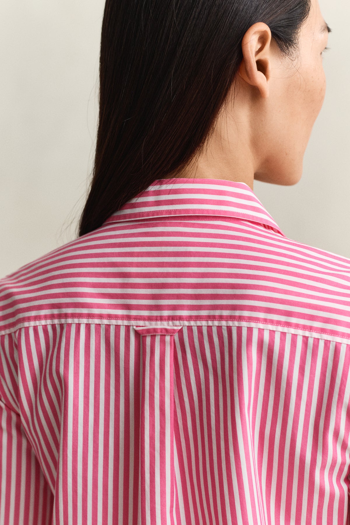 MODEL WEARING REG CLASSIC POPLIN STRIPED SHIRT