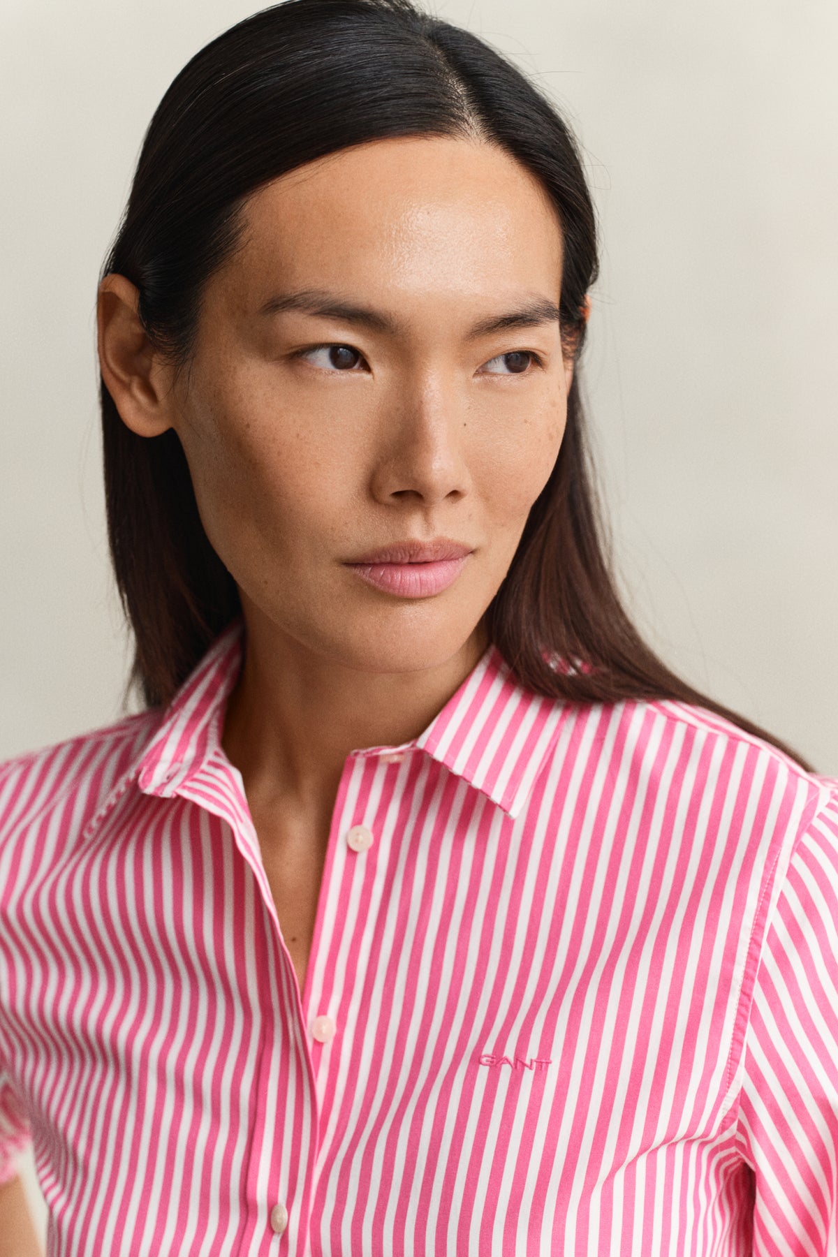 BRIGHT FUSCHIA, REG CLASSIC POPLIN STRIPED SHIRT, CLOSE-UP BY GANT AU.