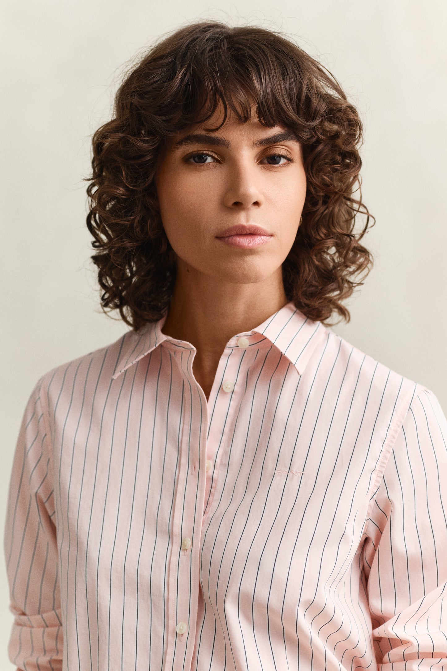 MODEL WEARING REG CLASSIC POPLIN STRIPE SHIRT
