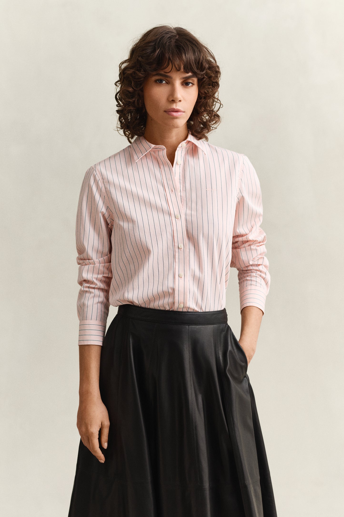 APRICOT PINK, REG CLASSIC POPLIN STRIPE SHIRT, FRONT-VIEW BY GANT AU.