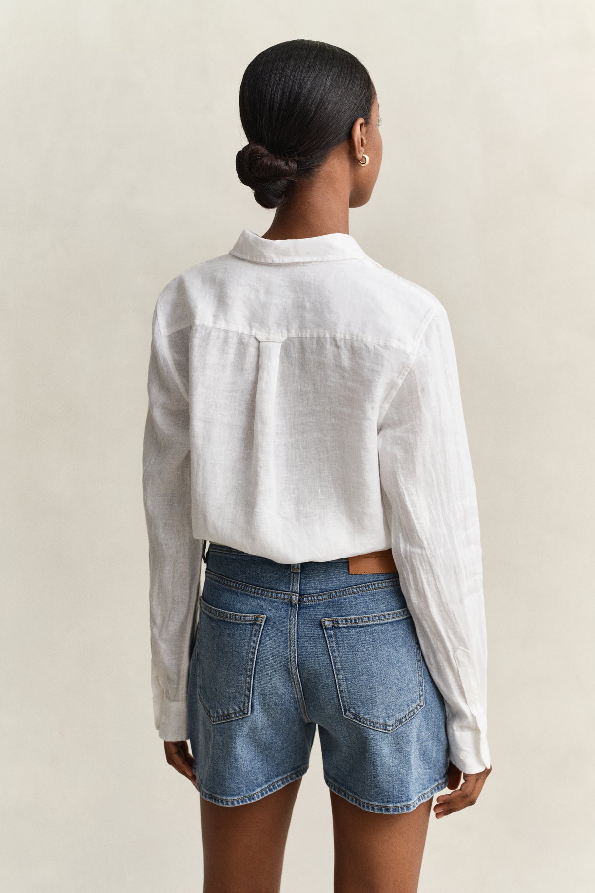 WHITE, REG LINEN LS SHIRT, BACK-VIEW BY GANT AU.