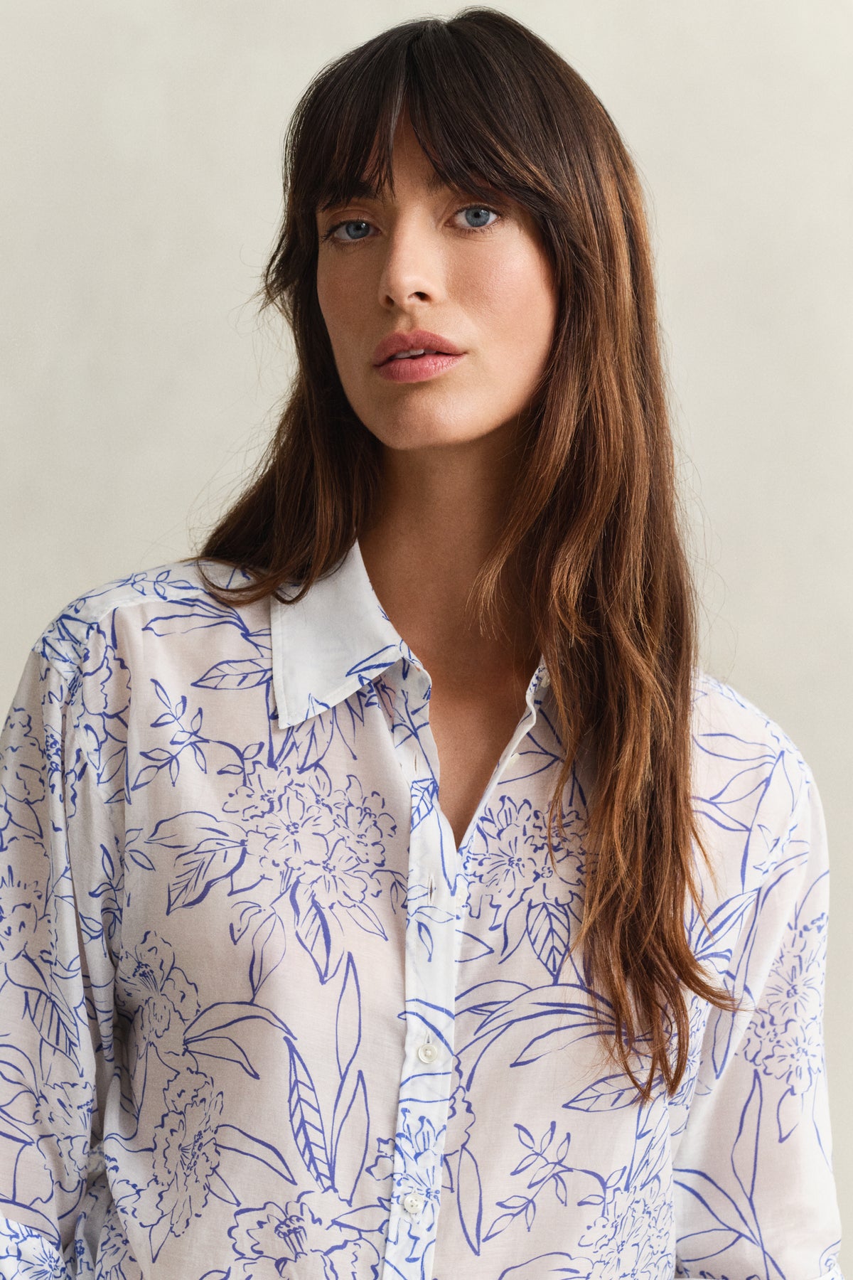 MODEL WEARING REL FLORAL PRINT CTN SILK SHIRT