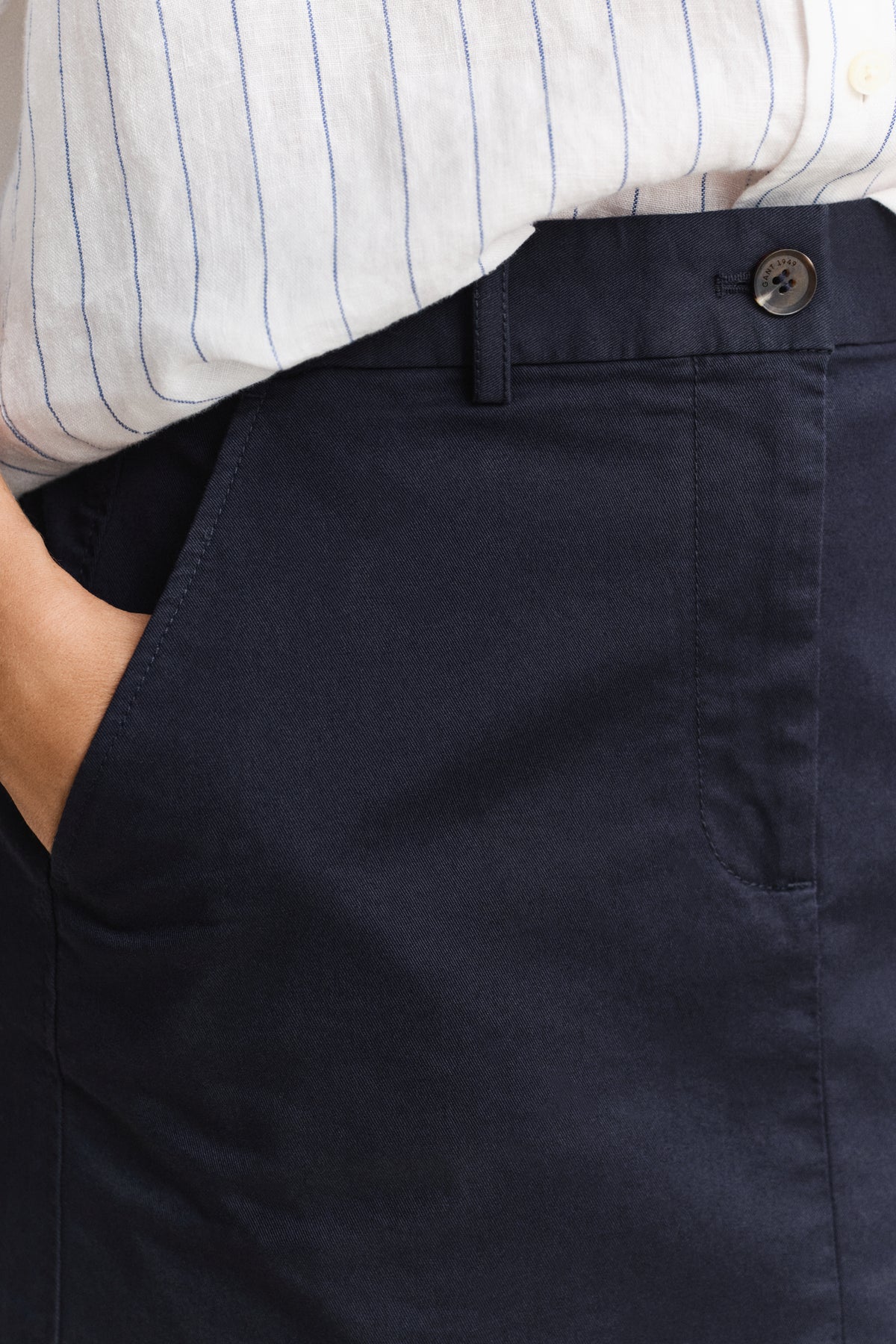EVENING BLUE, CHINO SKIRT, CLOSE-UP BY GANT AU.