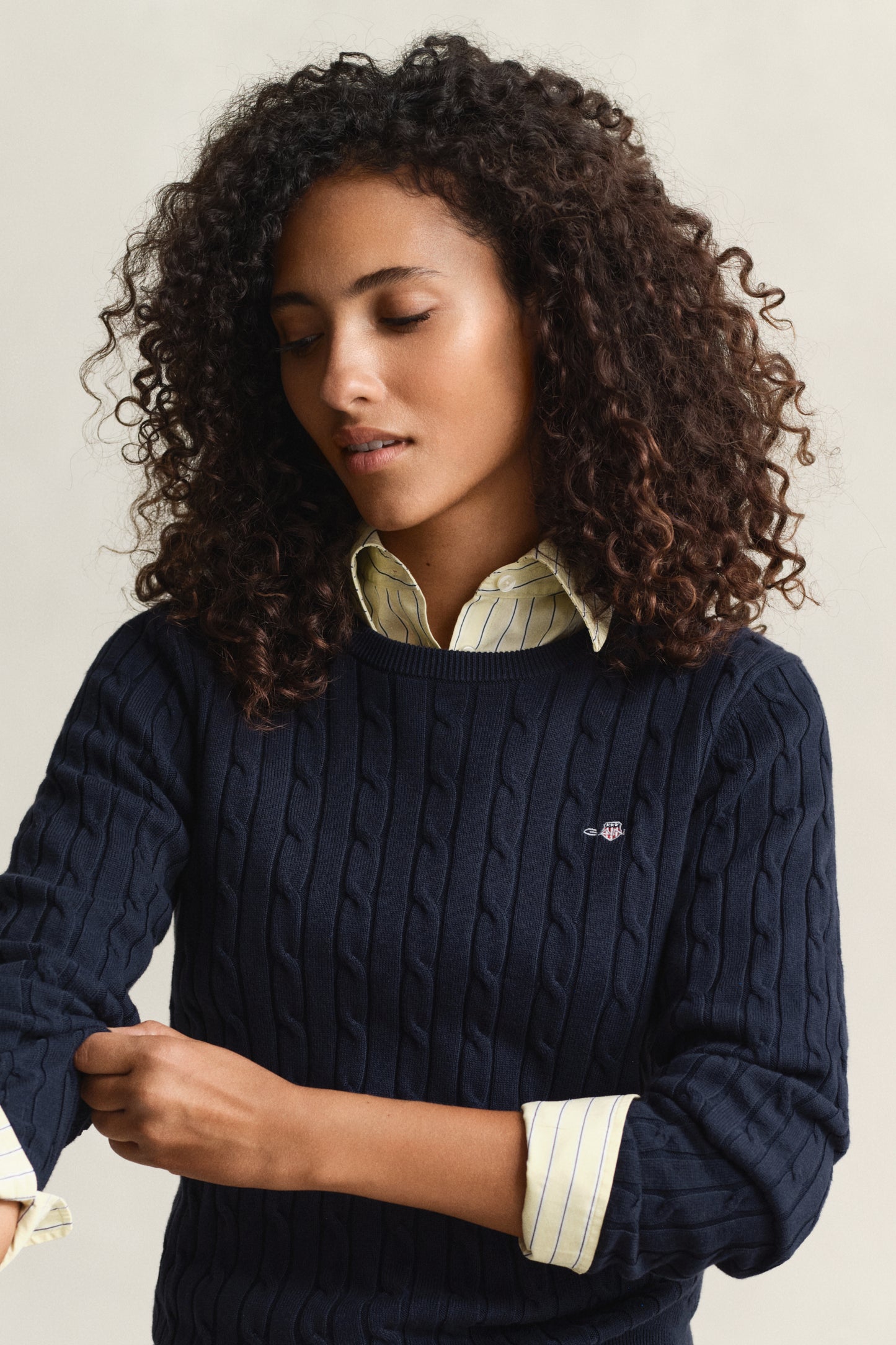 EVENING BLUE, STRETCH COTTON CABLE C-NECK, CLOSE-UP BY GANT AU.