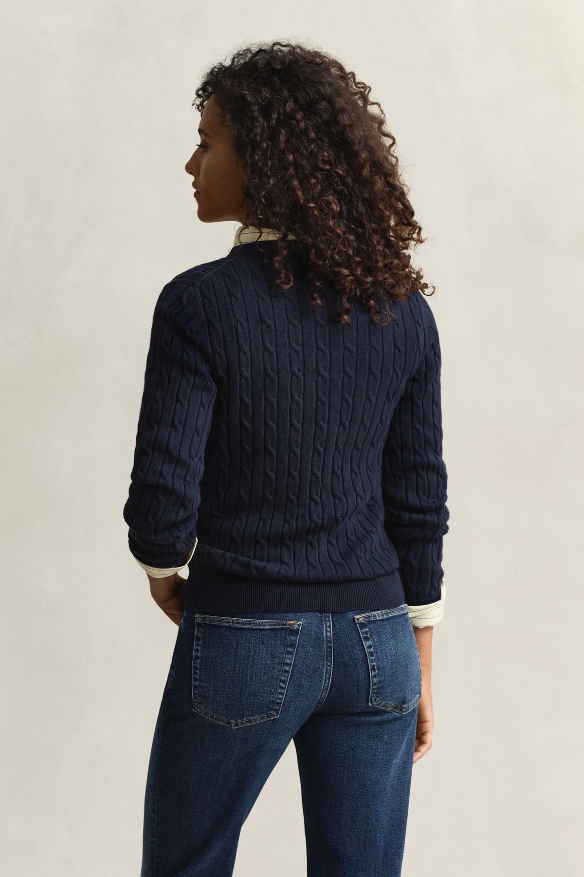 EVENING BLUE, STRETCH COTTON CABLE C-NECK, BACK-VIEW BY GANT AU.