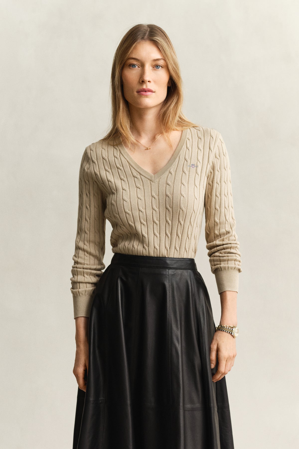 OAT BEIGE, STRETCH COTTON CABLE V-NECK, FRONT-VIEW BY GANT AU.