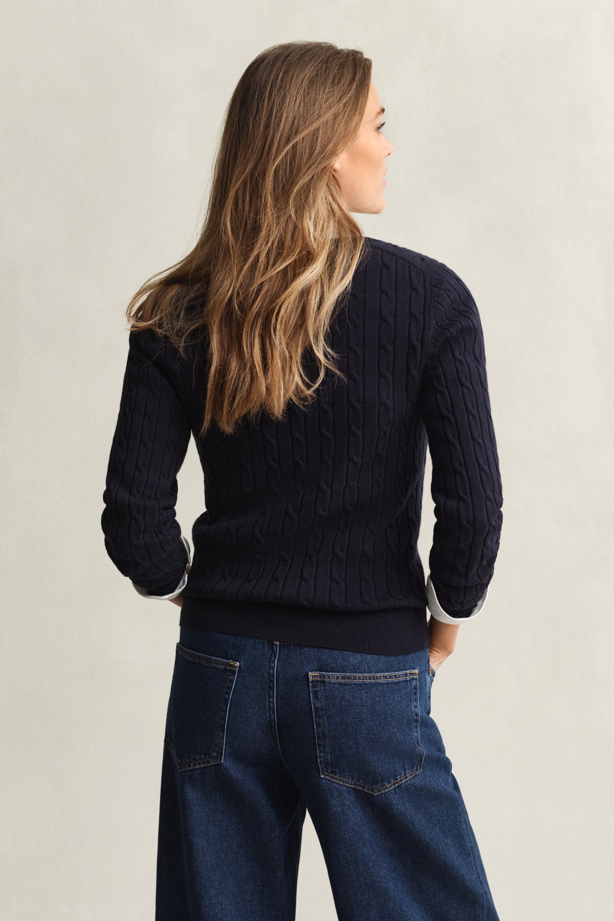 EVENING BLUE, STRETCH COTTON CABLE V-NECK, BACK-VIEW BY GANT AU.