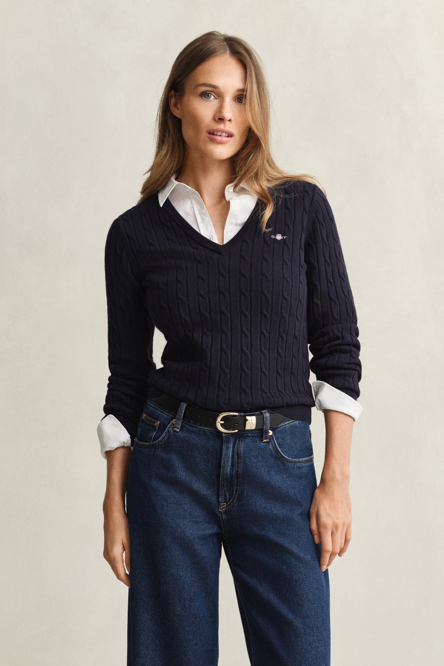 EVENING BLUE, STRETCH COTTON CABLE V-NECK BY GANT AU.