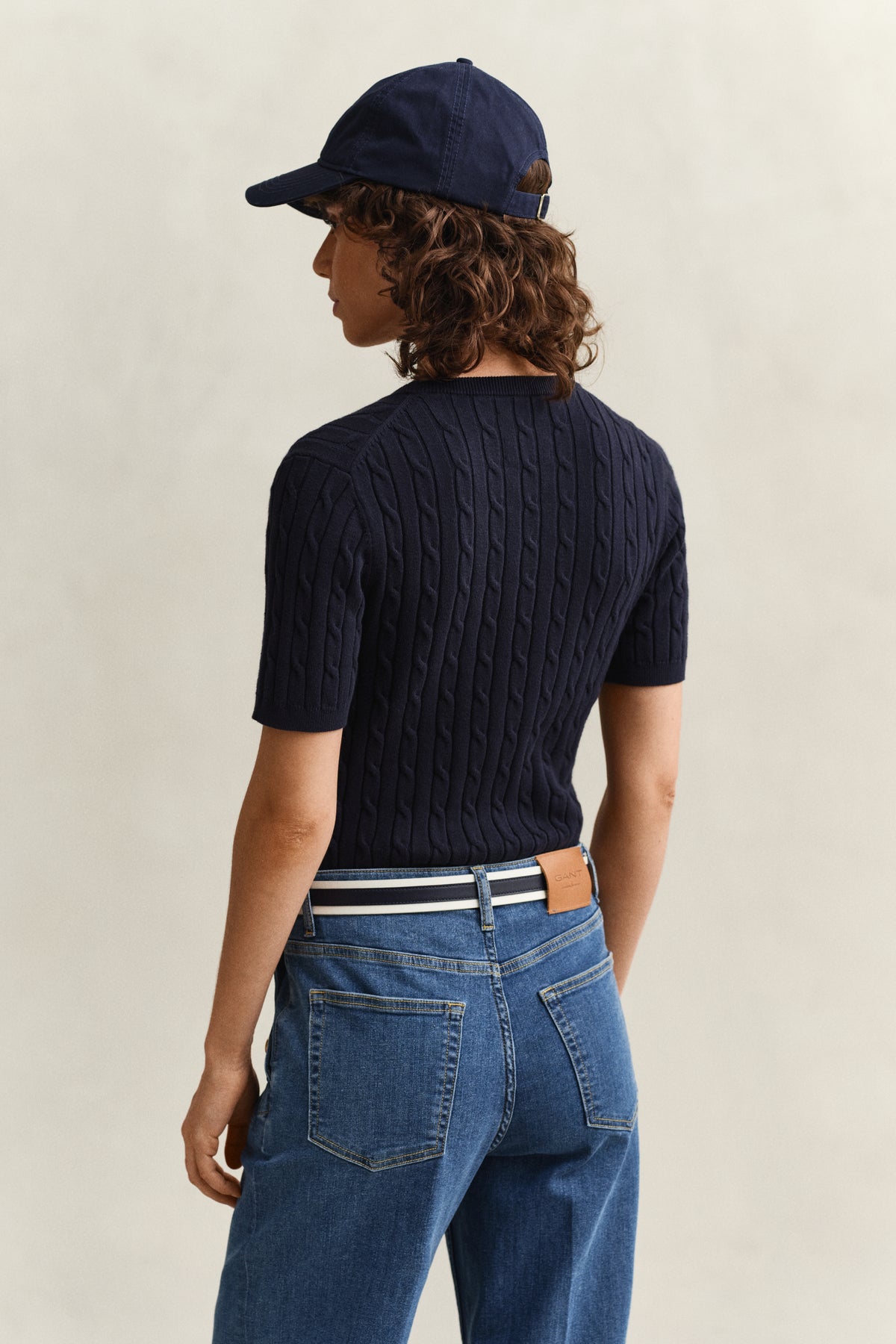 EVENING BLUE, STRETCH COTTON CABLE SS C-NECK, BACK-VIEW BY GANT AU.