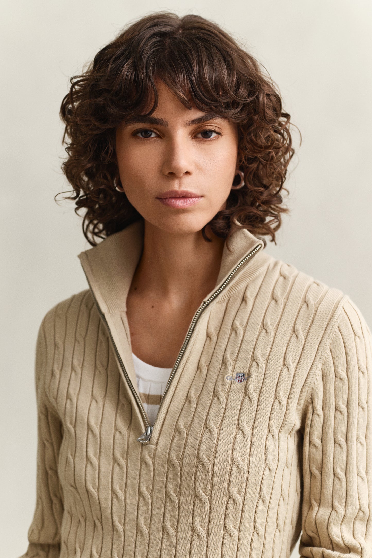 OAT BEIGE, STRETCH COTTON CABLE HALF-ZIP, CLOSE-UP BY GANT AU.