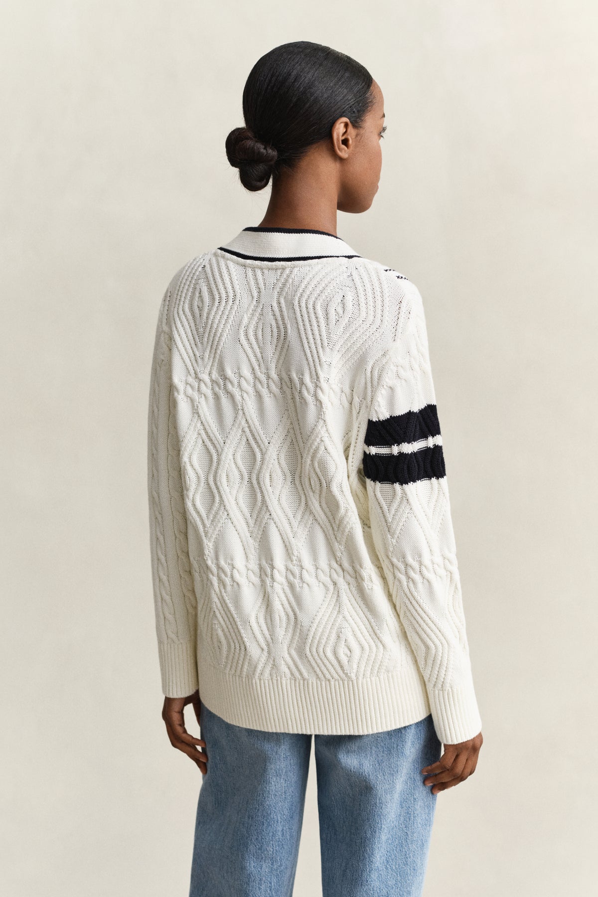 EGGSHELL, GANT VARSITY CABLE CARDIGAN, BACK-VIEW BY GANT AU.