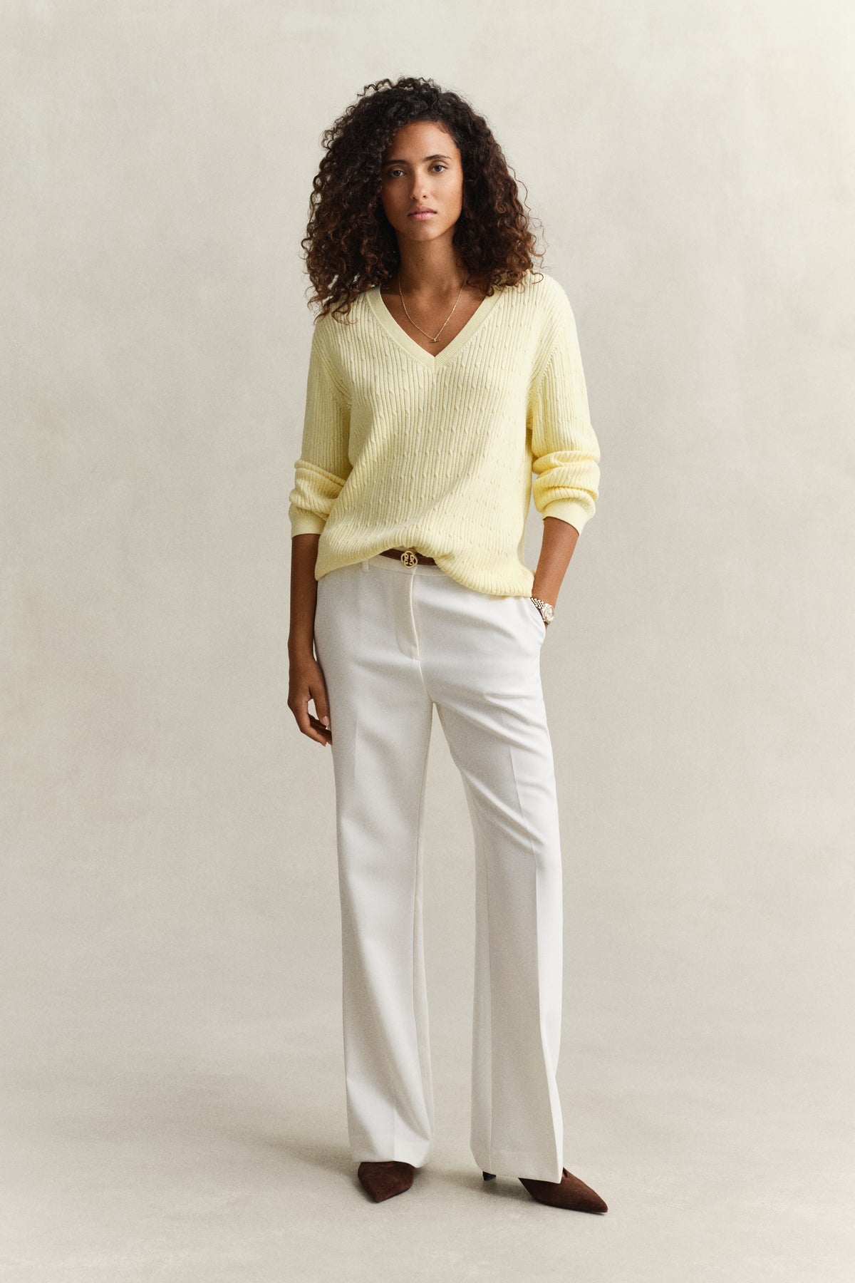 VANILLA YELLOW, CABLE KNIT V-NECK BY GANT AU.