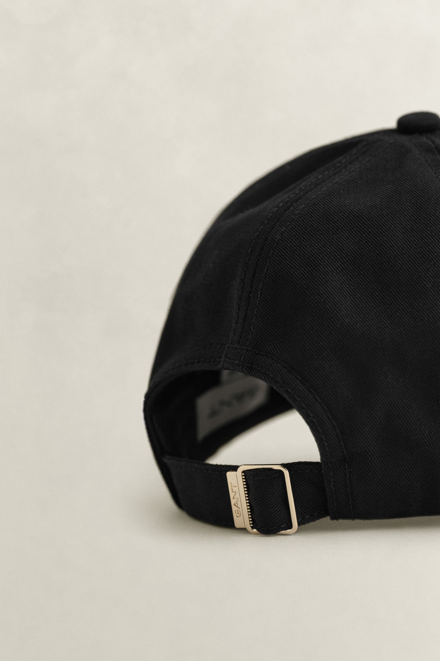 BLACK, SHIELD COTTON TWILL CAP, CLOSE-UP BY GANT AU.