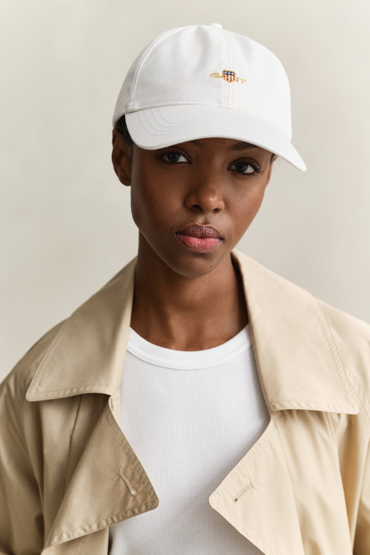 EGGSHELL, SHIELD COTTON TWILL CAP BY GANT AU.
