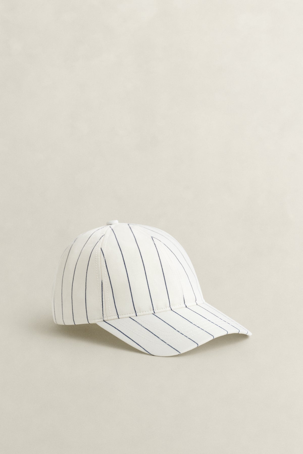 EGGSHELL, STRIPED LINEN BLEND CAP, FRONT-VIEW BY GANT AU.