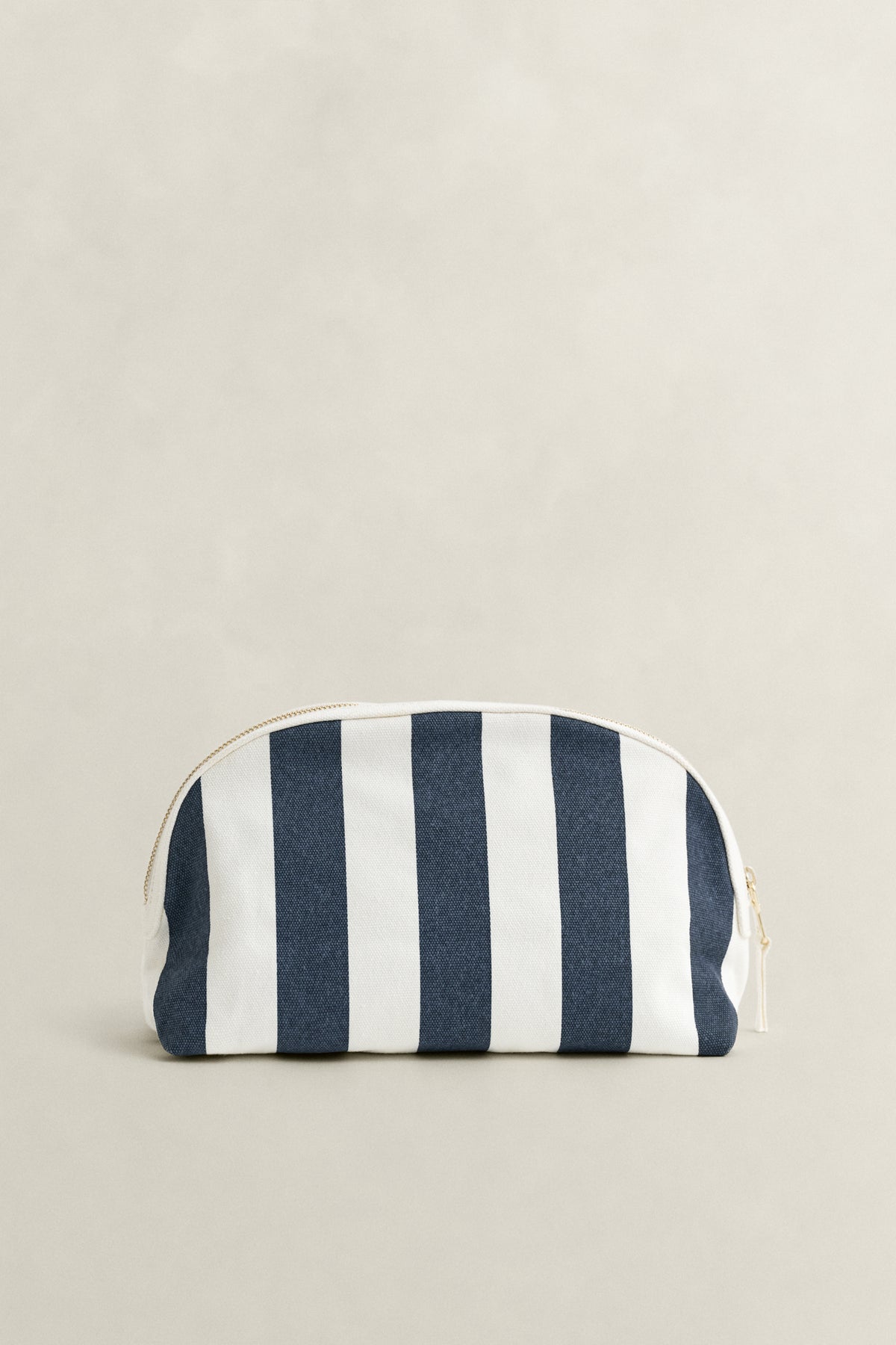NAVY, AOP CANVAS WASHBAG, BACK-VIEW BY GANT AU.